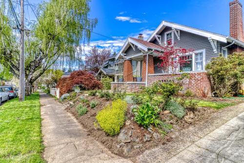 Portland Neighborhood Deluxe