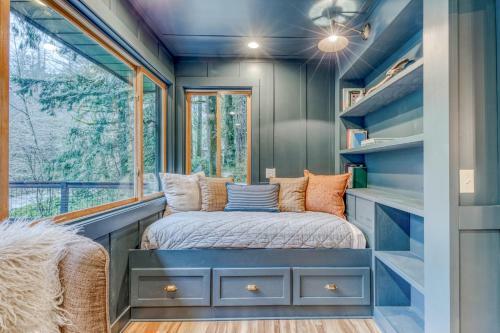 Hygge Cabin On The River