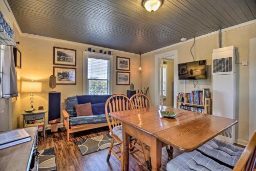 Coastal Cottage Escape - Walk To The Beach!