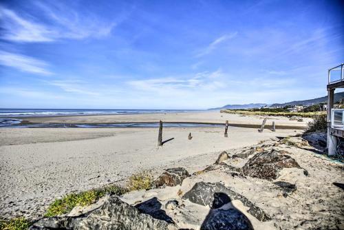 Coastal Cottage Escape - Walk To The Beach!