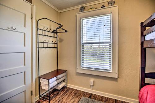 Coastal Cottage Escape - Walk To The Beach!
