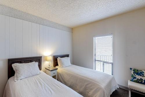2 Bed 2 Bath Apartment In Sand And Sea Condos