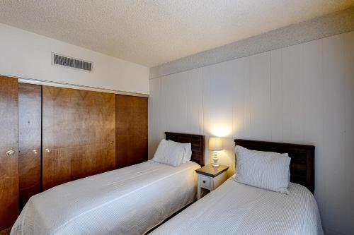 2 Bed 2 Bath Apartment In Sand And Sea Condos