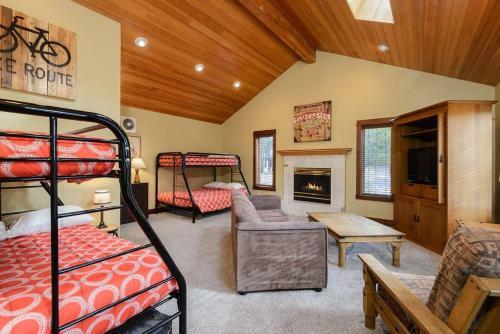 Stunning Retreat- Hot Tub, Sharc Access, 2 Masters Home