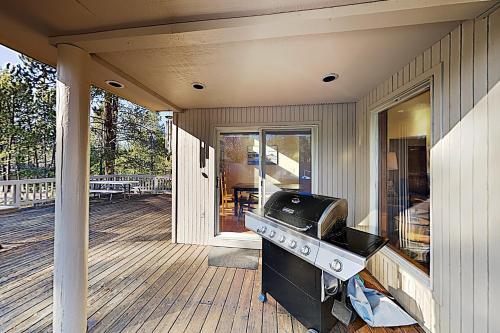 Stunning Retreat- Hot Tub, Sharc Access, 2 Masters Home
