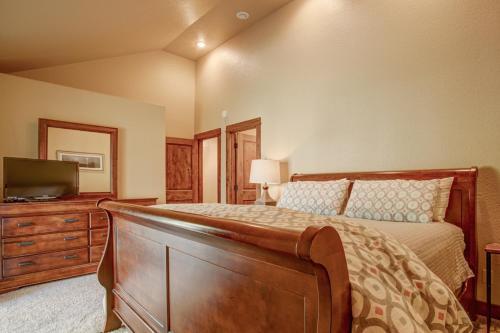 Stunning Retreat- Hot Tub, Sharc Access, 2 Masters Home