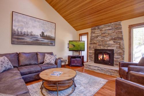 Stunning Retreat- Hot Tub, Sharc Access, 2 Masters Home
