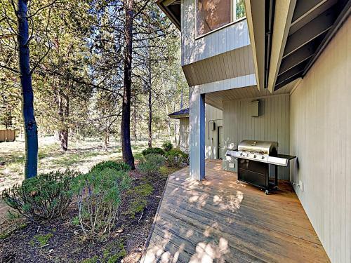 New Listing! Sunriver Gem On Woodlands Golf Course Home