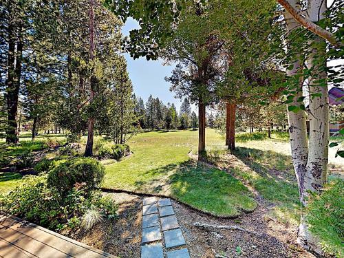 New Listing! Sunriver Gem On Woodlands Golf Course Home