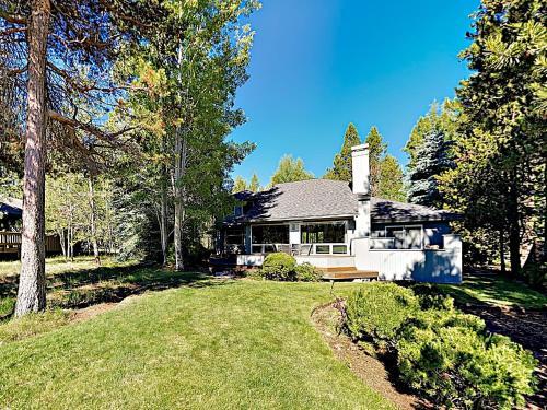 New Listing! Sunriver Gem On Woodlands Golf Course Home