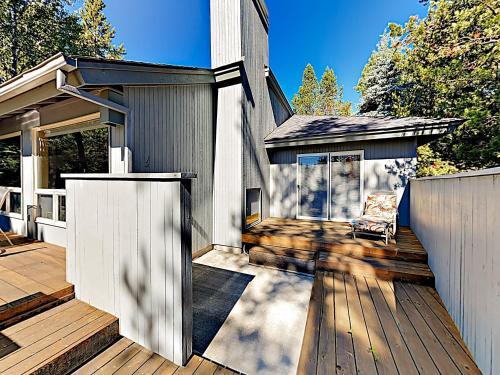 New Listing! Sunriver Gem On Woodlands Golf Course Home