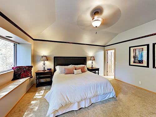 New Listing! Sunriver Gem On Woodlands Golf Course Home