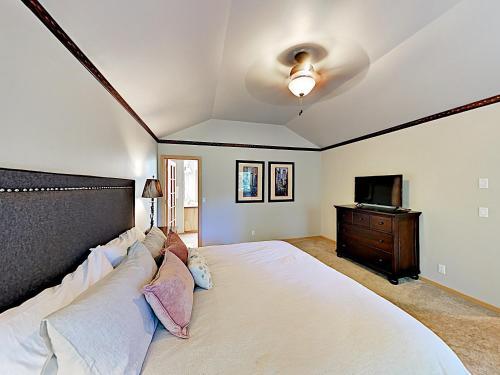 New Listing! Sunriver Gem On Woodlands Golf Course Home