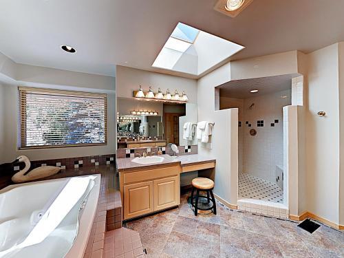 New Listing! Sunriver Gem On Woodlands Golf Course Home