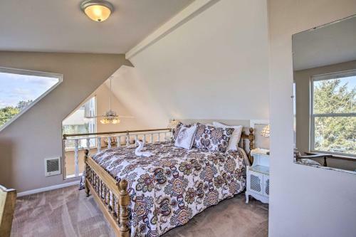 Waldport Beach House With Loft And Ocean Views!
