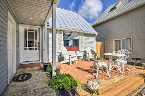 Waldport Beach House With Loft And Ocean Views!