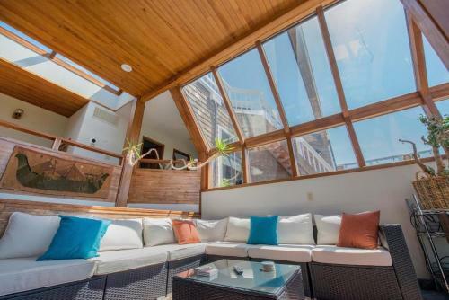 Ocean Front Home With Hot Tub, Ping Pong, Foosball