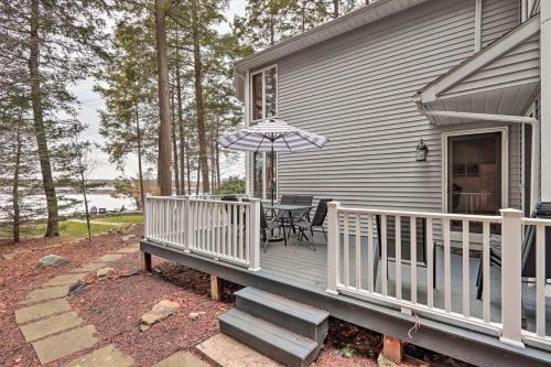Luxe Escape On Lake Towamensing With Game Room!