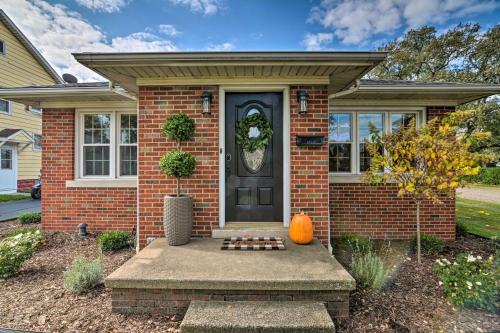 Cozy Modern Home 2 Miles From Downtown Erie!
