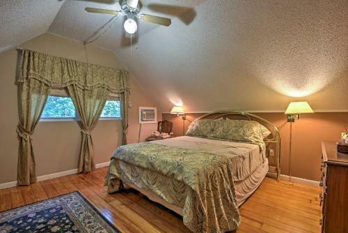 Peaceful Home With Deck Near Lake Wallenpaupack!