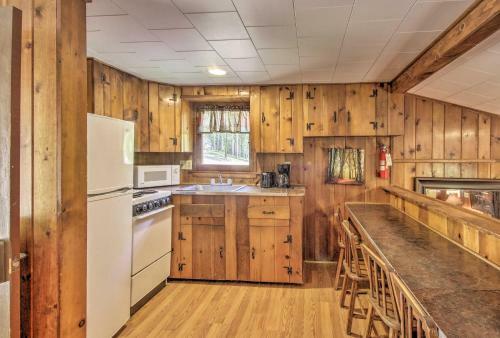 Cabin With Deck And Ranch - 1 Mi To Raystown Lake!