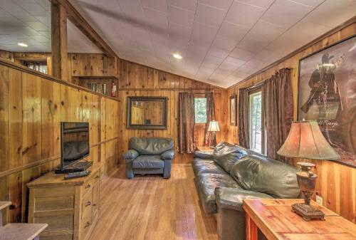 Cabin With Deck And Ranch - 1 Mi To Raystown Lake!