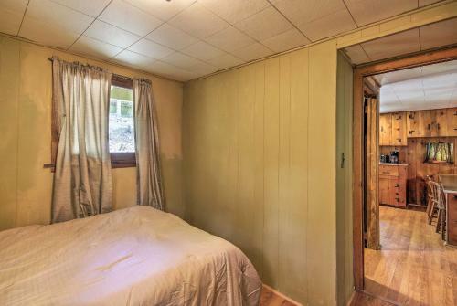 Cabin With Deck And Ranch - 1 Mi To Raystown Lake!