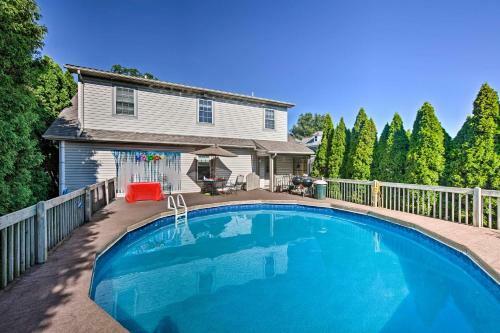 Charming Amish Country Home With Private Pool And Bbq!