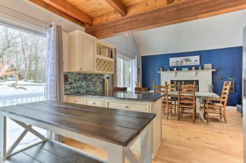 Charming Lake Ariel Cabin With Resort Amenities