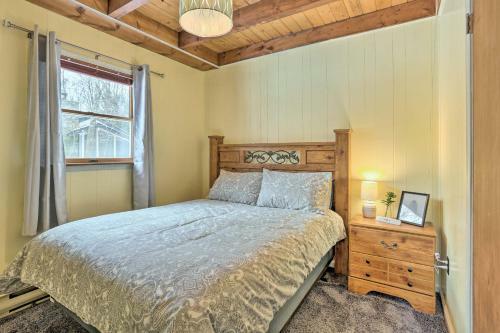 Charming Lake Ariel Cabin With Resort Amenities
