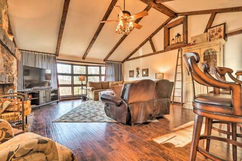 Macungie Cabin With Fireplace Near Bear Creek Skiing!