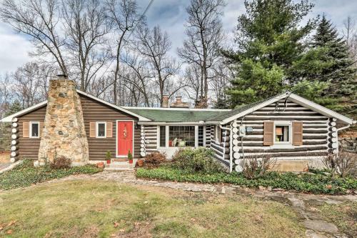 Macungie Cabin With Fireplace Near Bear Creek Skiing!
