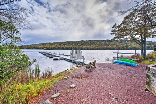Apartamento Lakefront Poconos Condo With Pool Access And Water Views!