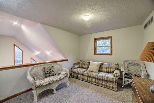 Lake Harmony Home With Hot Tub, Deck And Game Room
