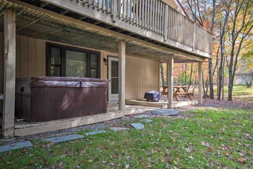 Poconos Home With Hot Tub, Walk To Lake Harmony