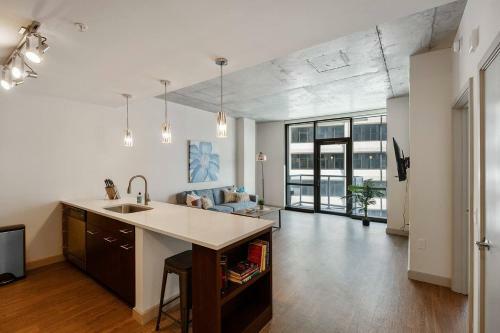 Apartamento Luxury Retreat + Amenitized Building