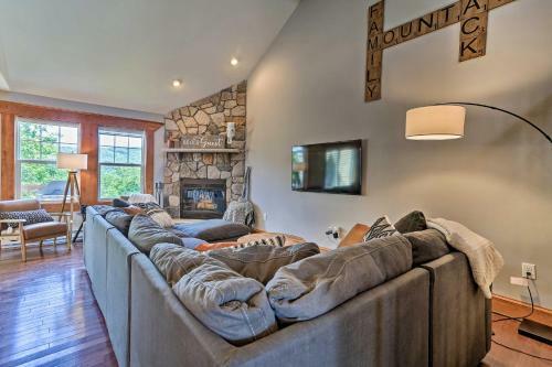 Retreat With Game Room And Deck, 1 Mi To Camelback