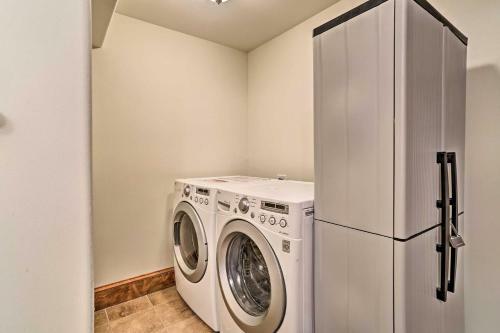 Retreat With Game Room And Deck, 1 Mi To Camelback