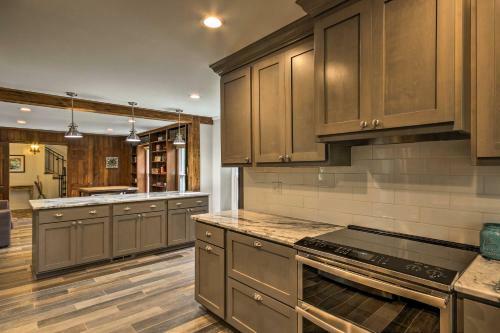 Renovated Lakefront Home With Dock - 11 Mi To Clemson