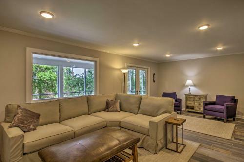 Renovated Lakefront Home With Dock - 11 Mi To Clemson