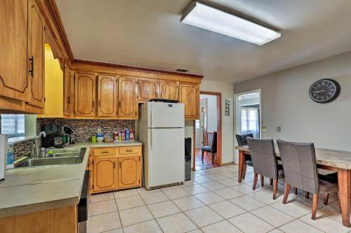 Mt Pleasant House With Screened Patio And Pool Table!