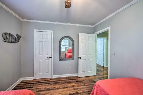 Beaufort Home With Porch, 4 Mi From Downtown!