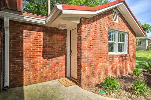 Downtown Aiken Apartment - Shop, Dine And Golf!