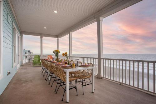 Poseidon - Beachside Getaway W Balconies & Hot Tub