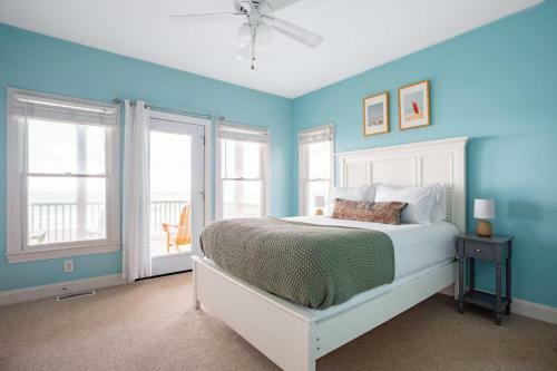 Poseidon - Beachside Getaway W Balconies & Hot Tub