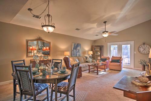Apartamento Spacious Greenwood Getaway - 2 Mi To Main St!