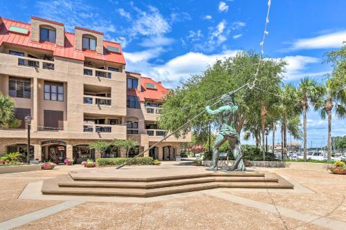 Apartamento Colorful Condo Steps To Harbor And Beach Access!