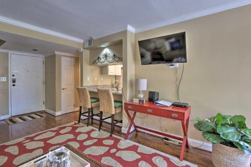 Apartamento Colorful Condo Steps To Harbor And Beach Access!