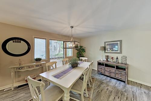 Apartamento Remodeled 2 Br, 2 Ba - Superior On Lagoon Condo