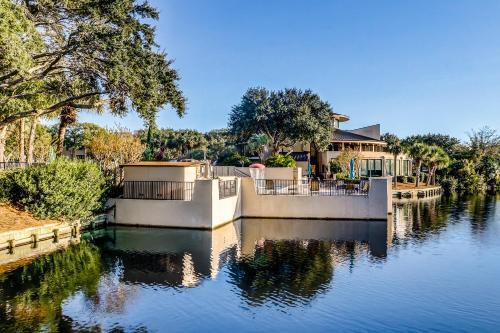 Island Club 10-109